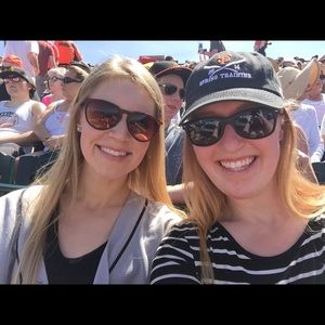 Meet your Posher, Laura