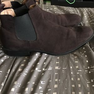 🔴SOLD🔴Dark brown faux Chelsea boots.