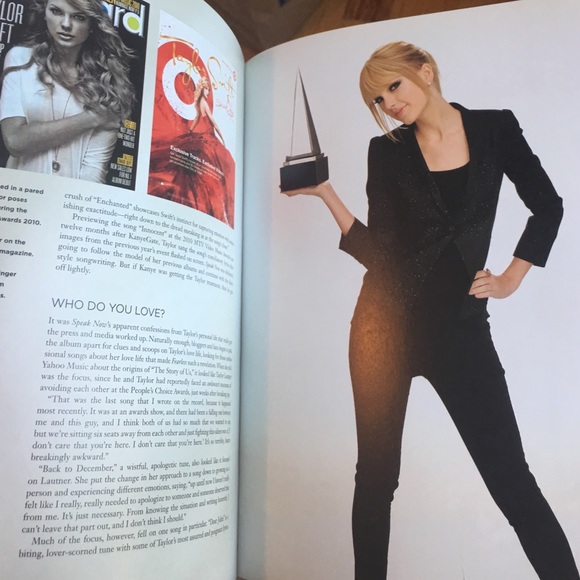 Taylor Swift - Picture 3 of 4