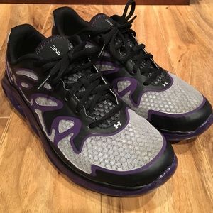 UNDER ARMOUR TEAM SPINE MENS RUNNING SHOES