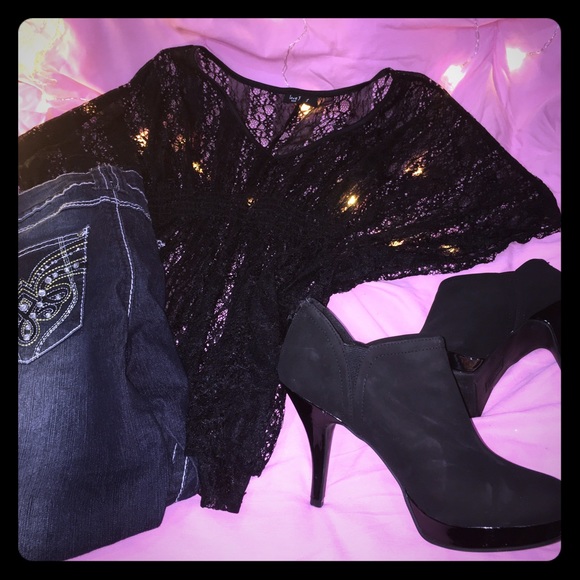 Lace top, rouched waistline