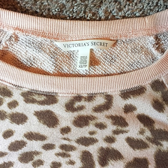 VS Angels cheetah pattern sweatshirt size XS - Picture 3 of 4