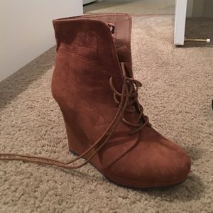 Qupid wedge booties