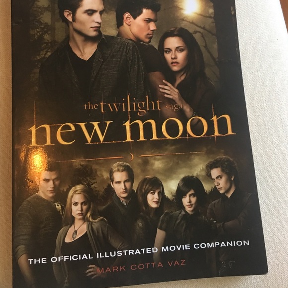 New moon 2nd book to Twilight serious - Picture 1 of 2