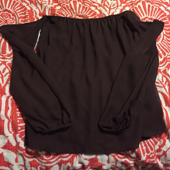 Tops - Off shoulder blouse