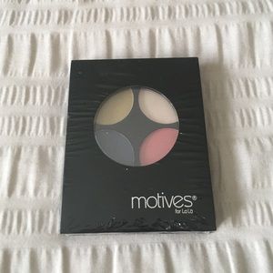 Motive eyeshadow palette