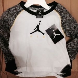 Boys, toddler, 2t long sleeve Jordan Shirt