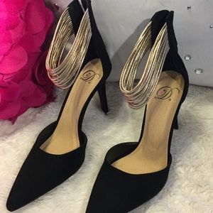 Gold black velvet pump