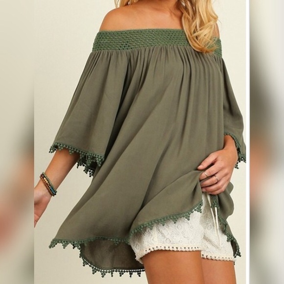 Sale💄Off the Shoulder Top with Lace Trim Detail! - Picture 2 of 3