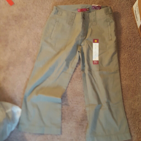 Cropped olive green pants