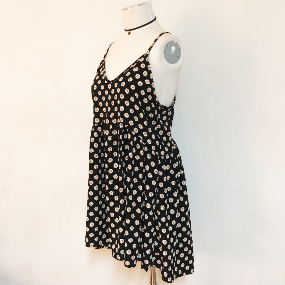 Loose baby doll flowy daisies floral dress