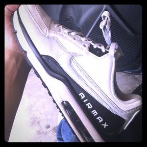 Leather Nike airmax size 10.5. Good condition. Am