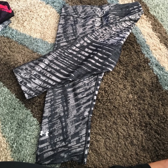 Compression cropped from under armour
