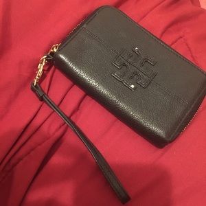 Tory burch wristlet black