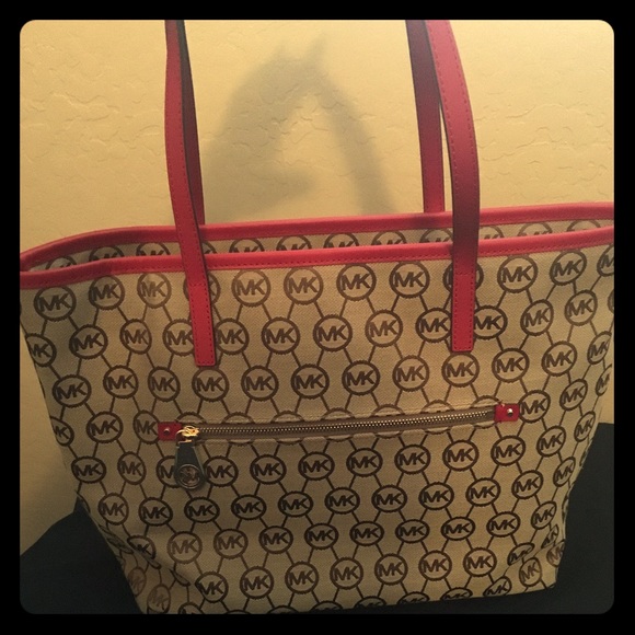 Michael Kors Montauk purse