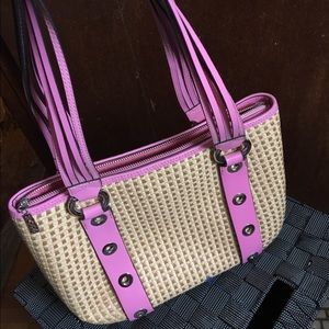 Wicker bag pink use once so pretty🍁🍁🍁