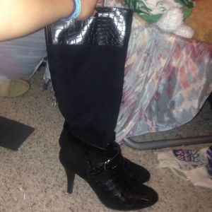 Black heel boots