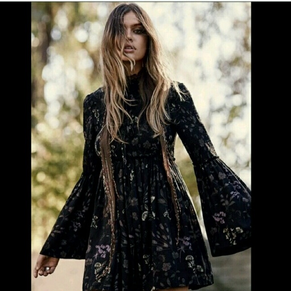 💥NWT free people dress! Bell sleeve dress💛