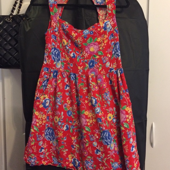 Flowery mini dress with pockets