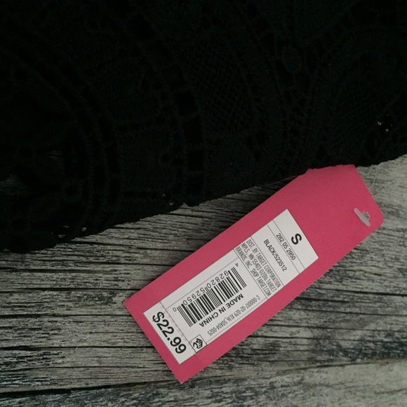 ❌SOLD❌ 🎉HP🎉  Black lace skirt NWT! - Picture 3 of 3