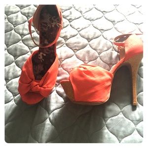Coral platform heels