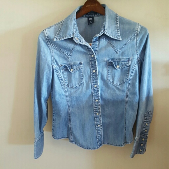 Gap denim pearl snap