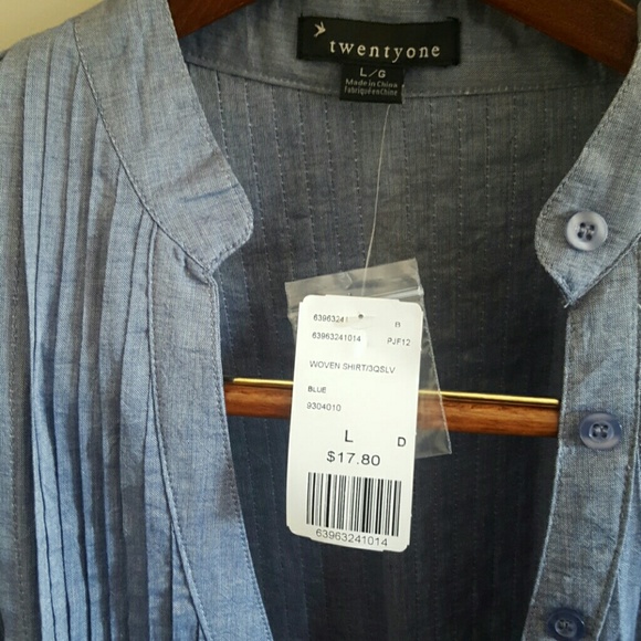 🔖-SOLD- 🔖Twenty one pleated button down - Picture 2 of 2