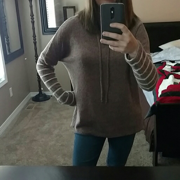 Last 1 SALE🎉 Pink Taupe Stripe Sweater Hoodie - Picture 4 of 4