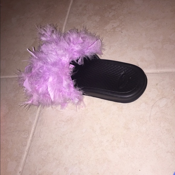 Fuzzy slippers - Picture 2 of 3