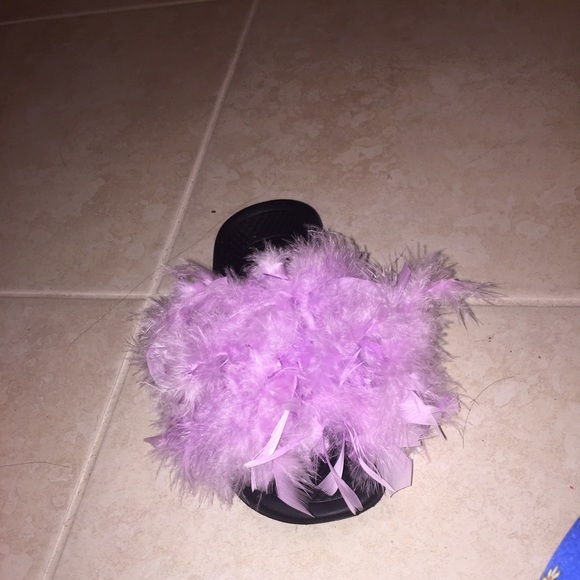 Fuzzy slippers - Picture 3 of 3