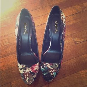 Qupid Floral Heels