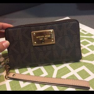 Michael Kors wallet - excellent used condition!