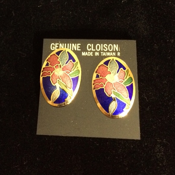 Vintage Design floral pattern earrings