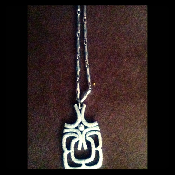 Vintage Avon silver fashion necklace!!