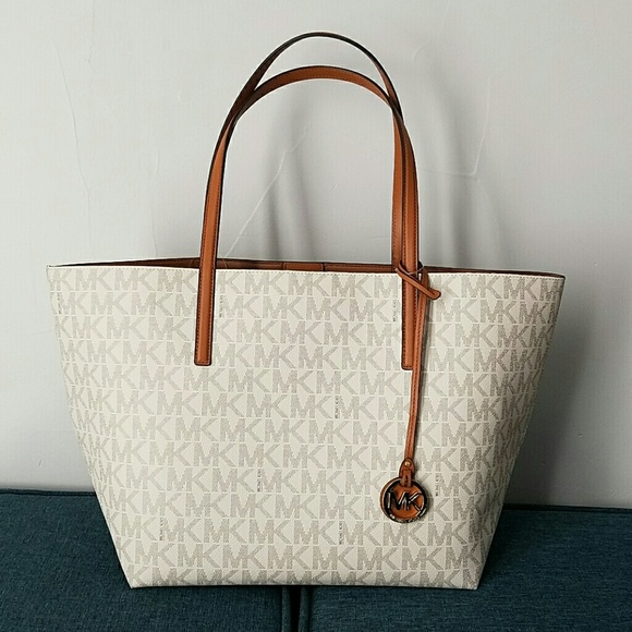 Michael kors Handbags - Michael Kors Hayley tote