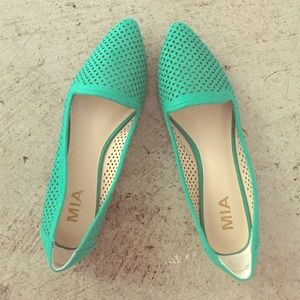 Brand new Mia green flats!