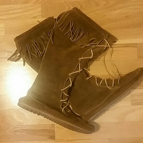 Minnetonka Moccasin Boots