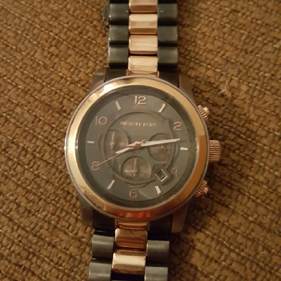 watch - Picture 2 of 2