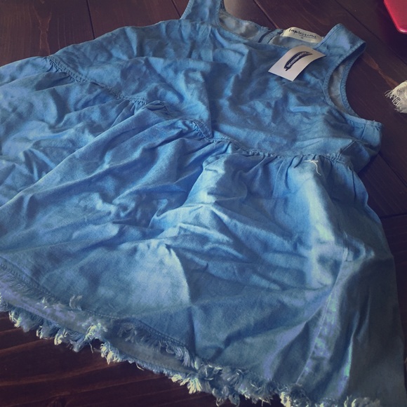 Sleevless chambray blouse