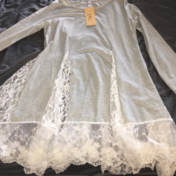 Tunic grey and lace