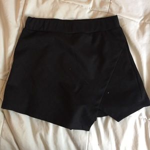 Asymmetrical skort