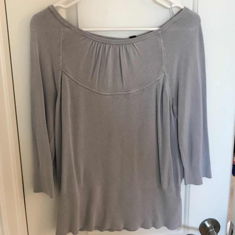 3/4 sleeve light grayish purple top