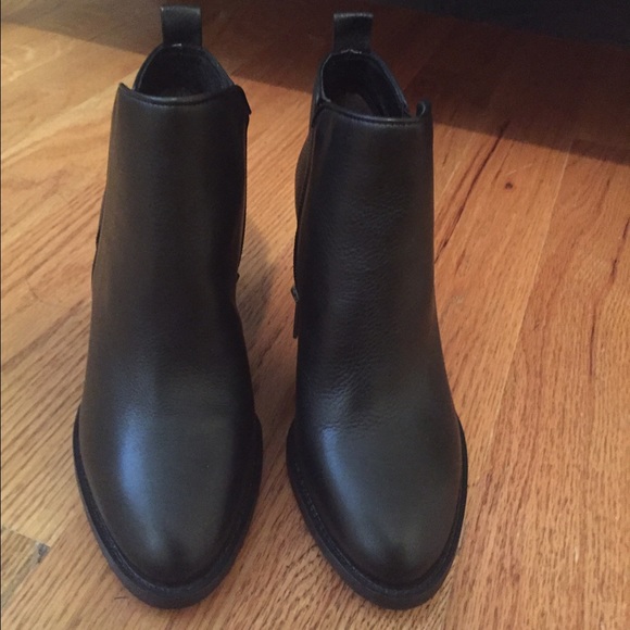 Vince camuto micaley almond toe bootie - Picture 2 of 3