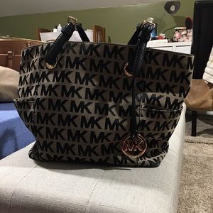 Michael Kors Jet Set Tote