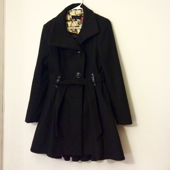 Beautiful Steve Madden hi lo trench.