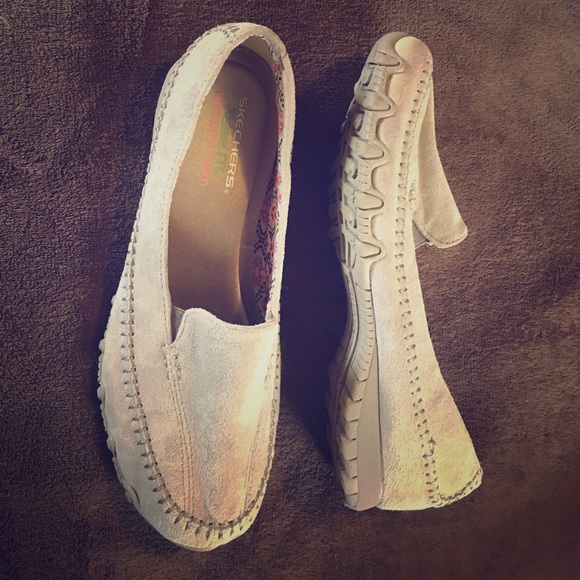 Skechers Memory Foam tan suede loafers