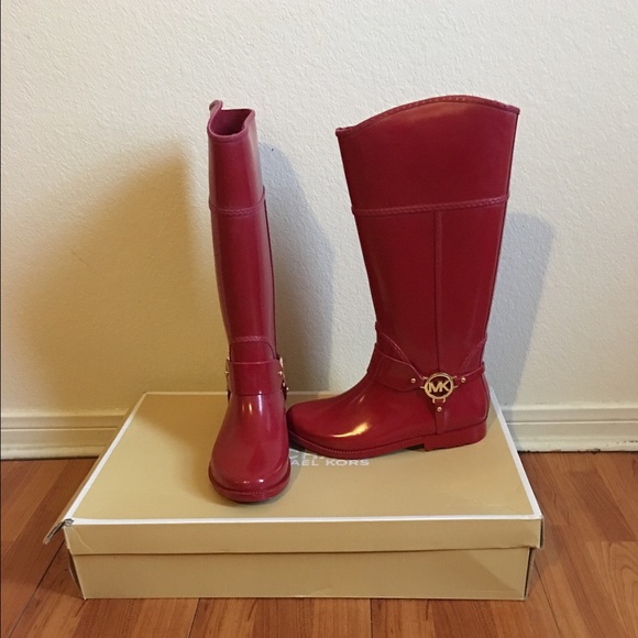 Fire engine red rain boots !!!!!!