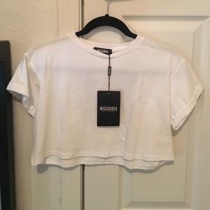 MISSGUIDED WHITE ROLL SLEEVE CROP TOP