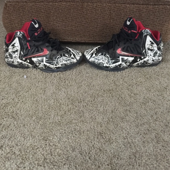 LeBron 10 graffiti