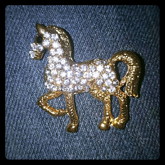 Tiny horse brooch